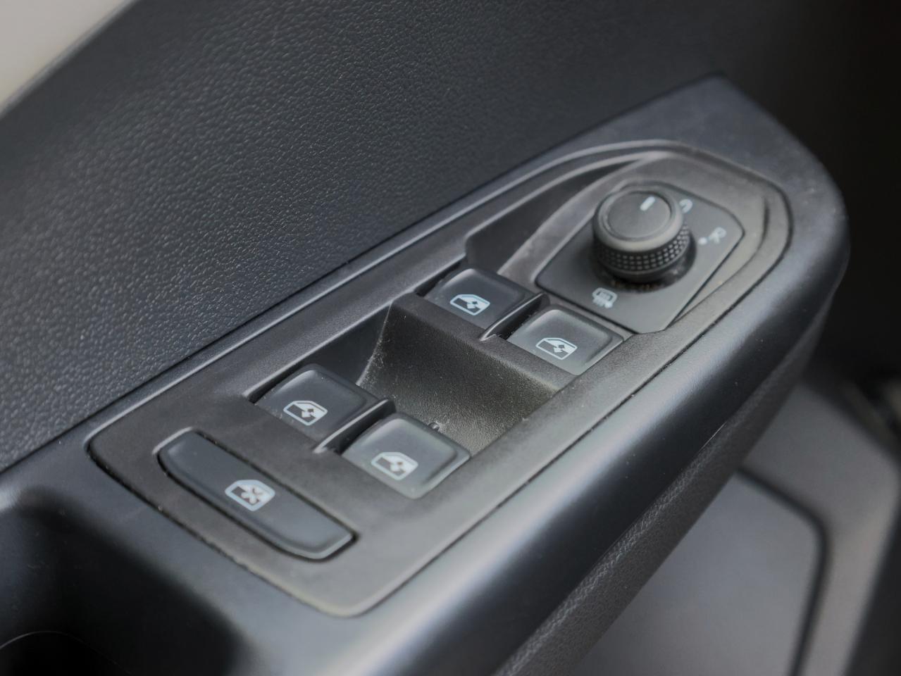 2024 Volkswagen Taos Comfortline 4MOTION   Climate Ctrl   Push Start Photo