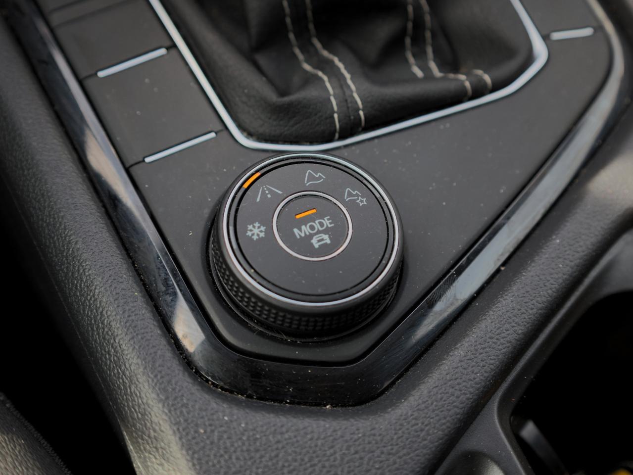 2024 Volkswagen Taos Comfortline 4MOTION   Climate Ctrl   Push Start Photo