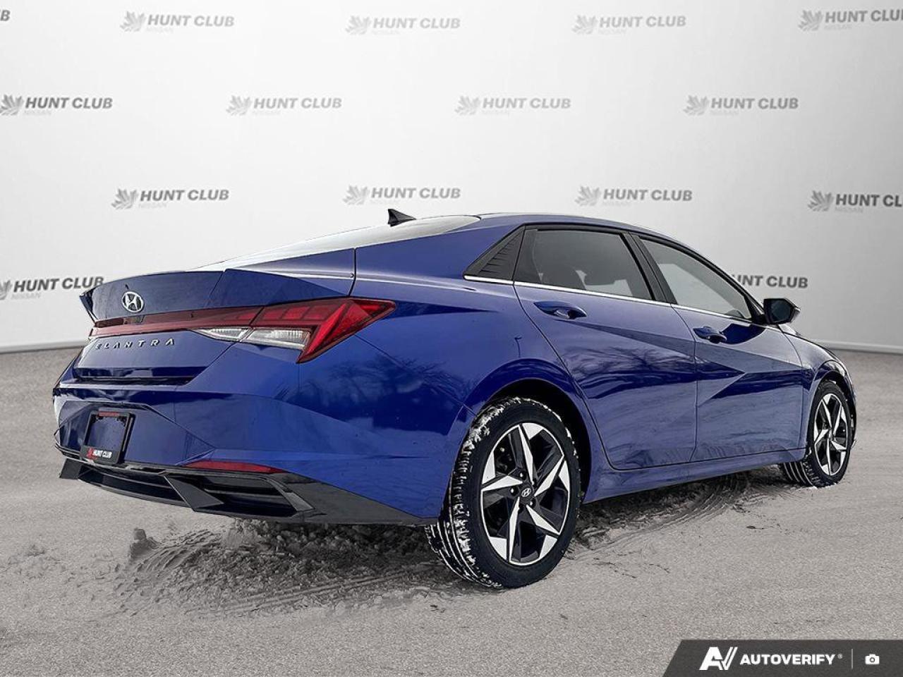 2023 Hyundai Elantra Luxury Photo