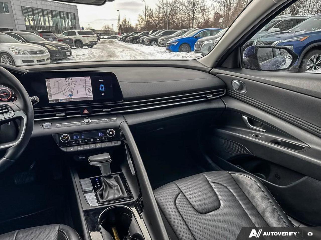 2023 Hyundai Elantra Luxury Photo