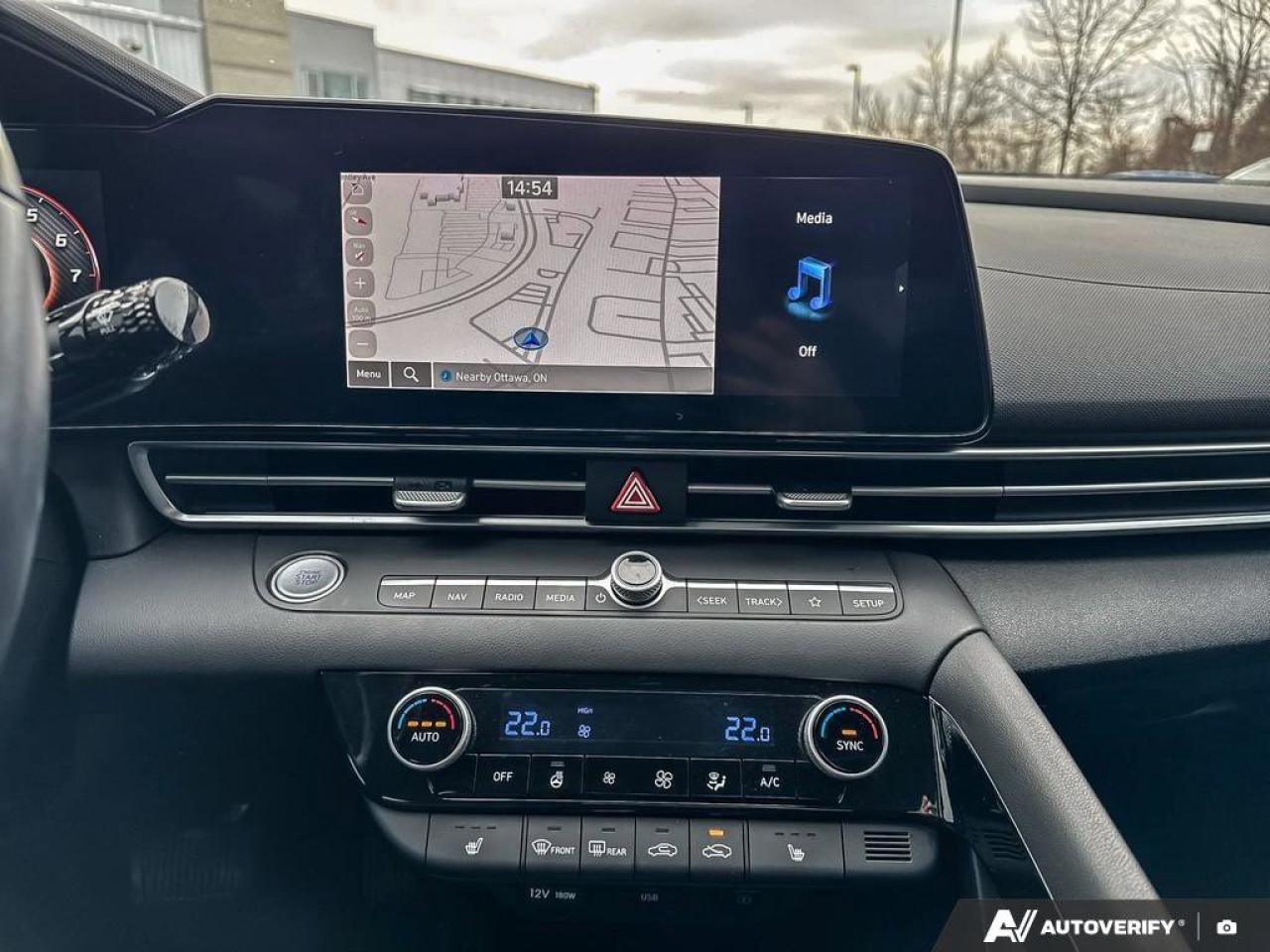 2023 Hyundai Elantra Luxury Photo