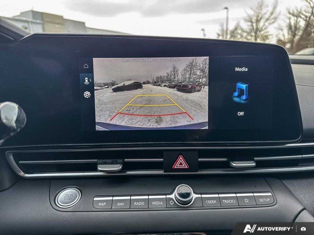 2023 Hyundai Elantra Luxury Photo