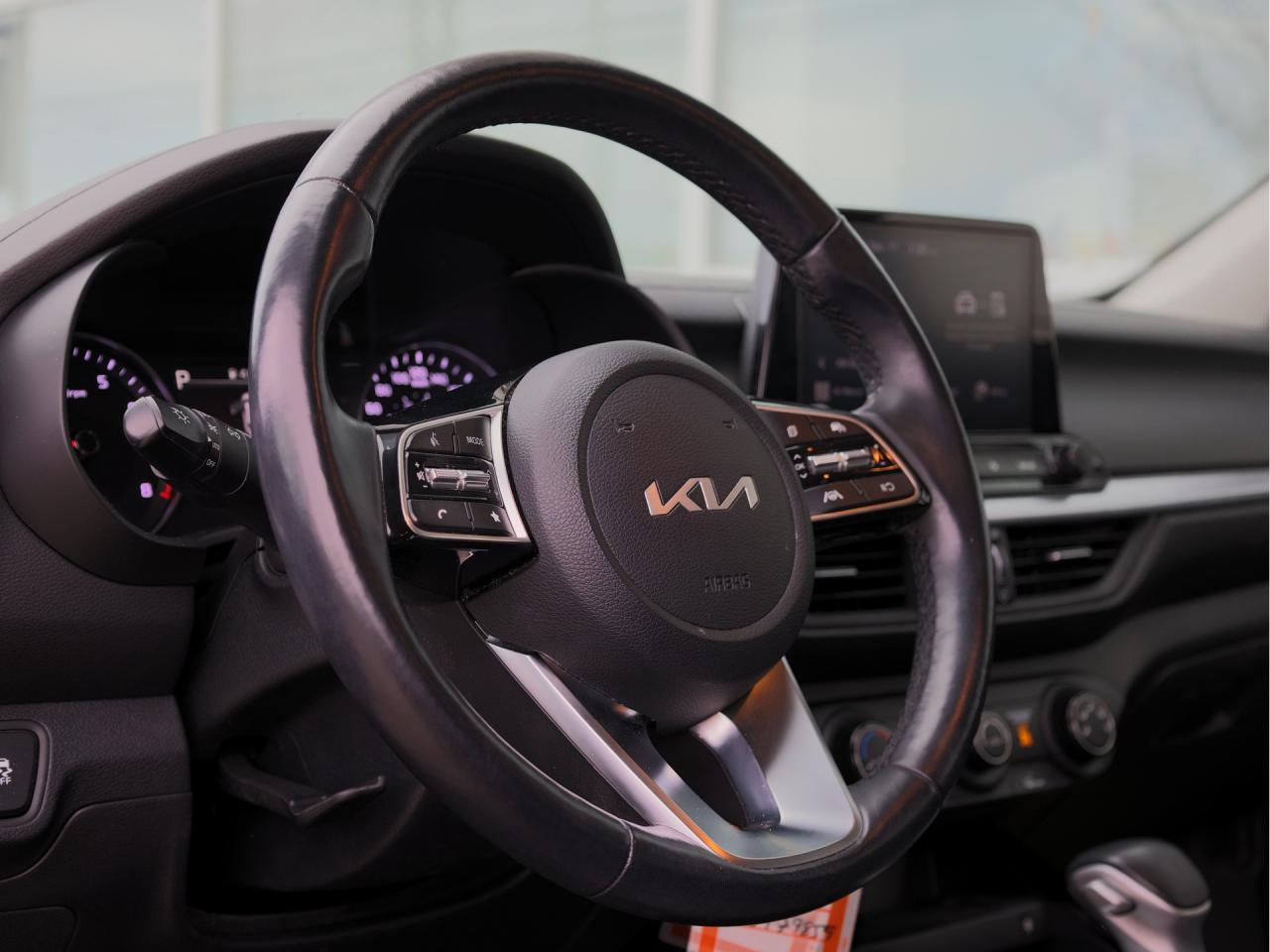 2024 Kia Forte5 EX IVT Photo