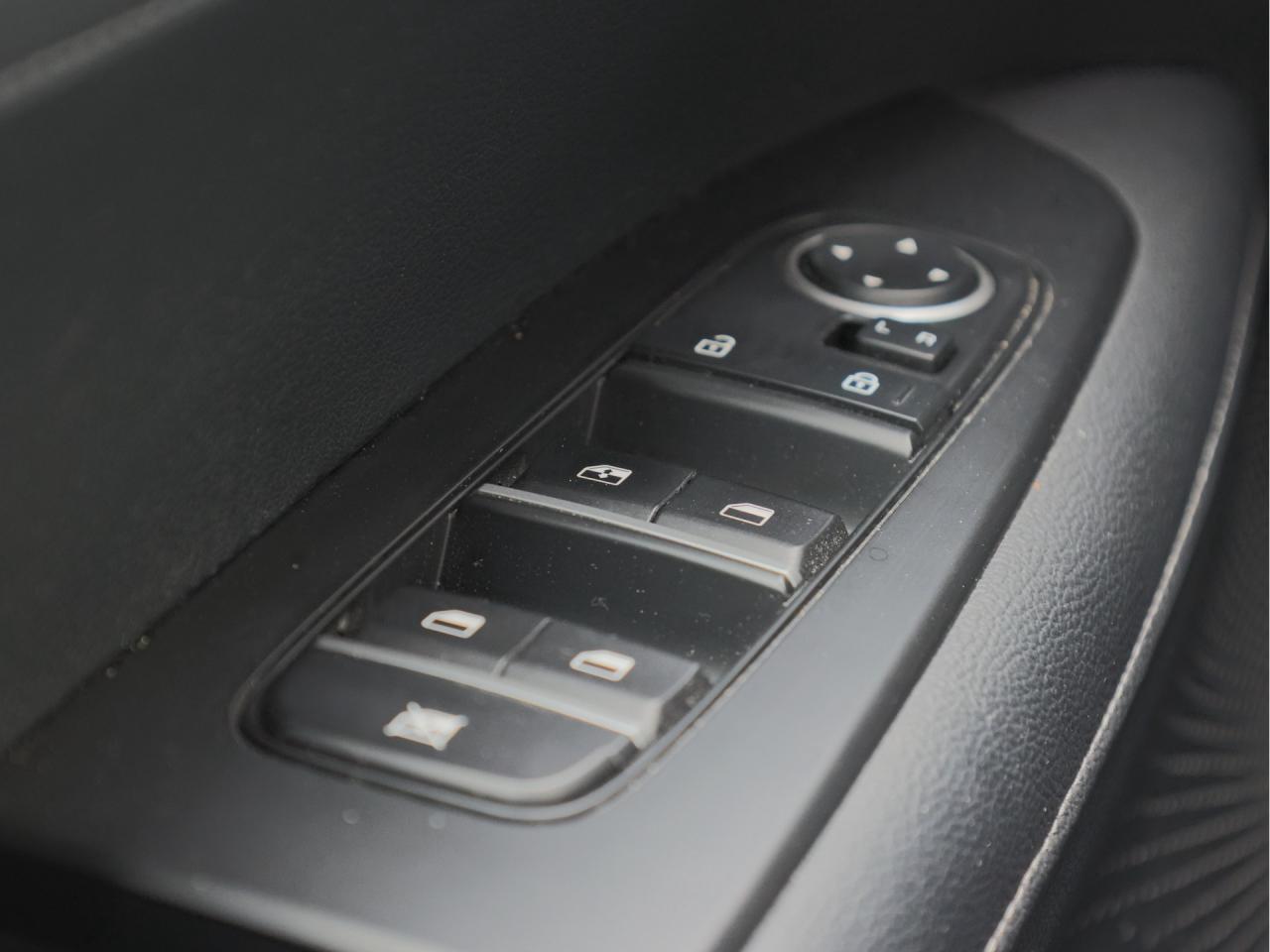 2024 Kia Forte5 EX IVT Photo