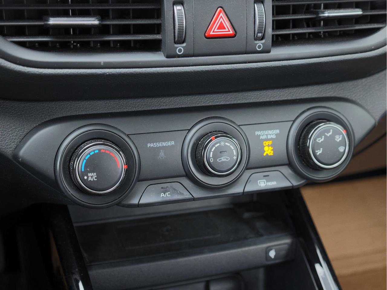 2024 Kia Forte5 EX IVT Photo