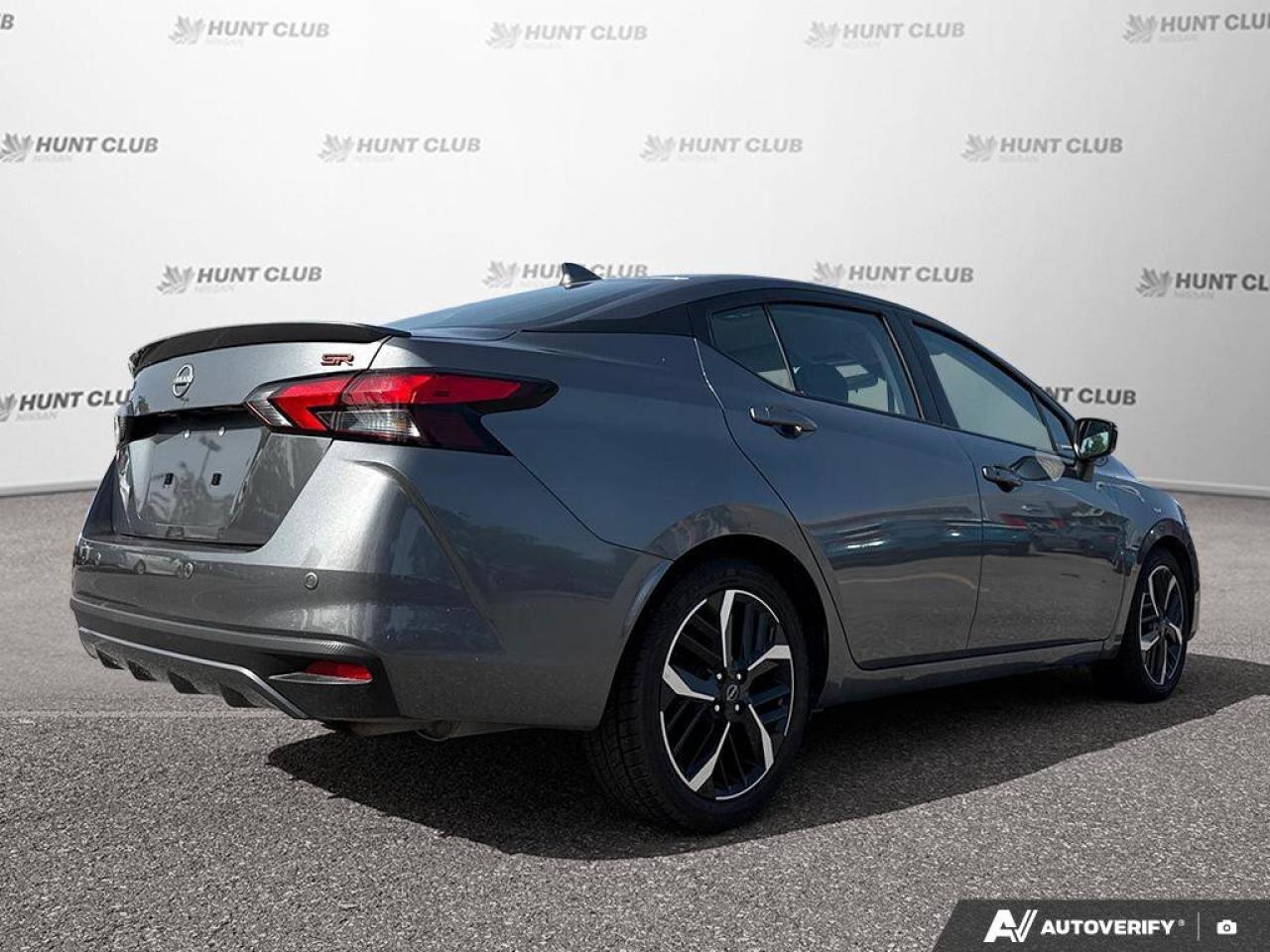 2023 Nissan Versa SR Photo