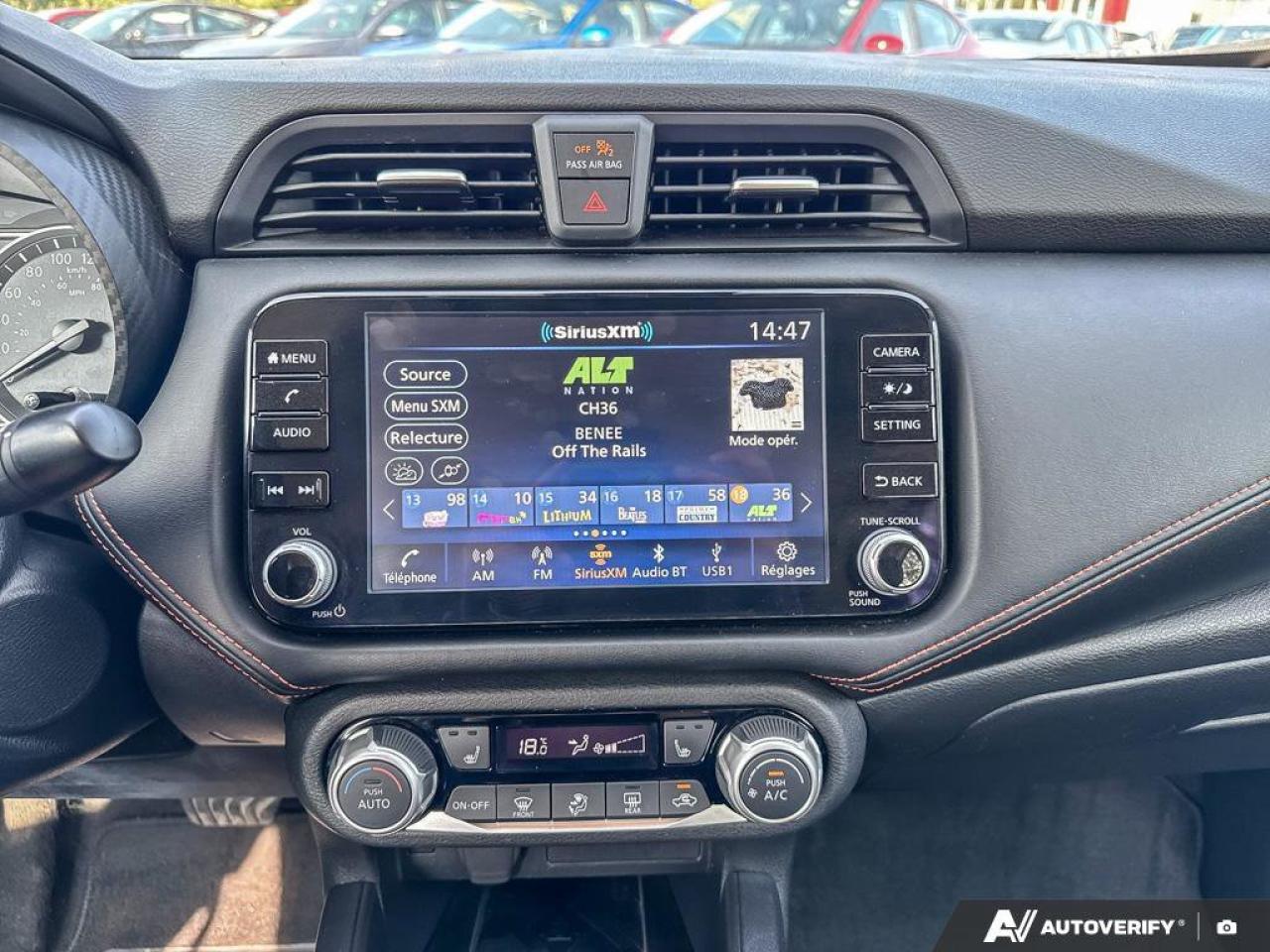 2023 Nissan Versa SR Photo