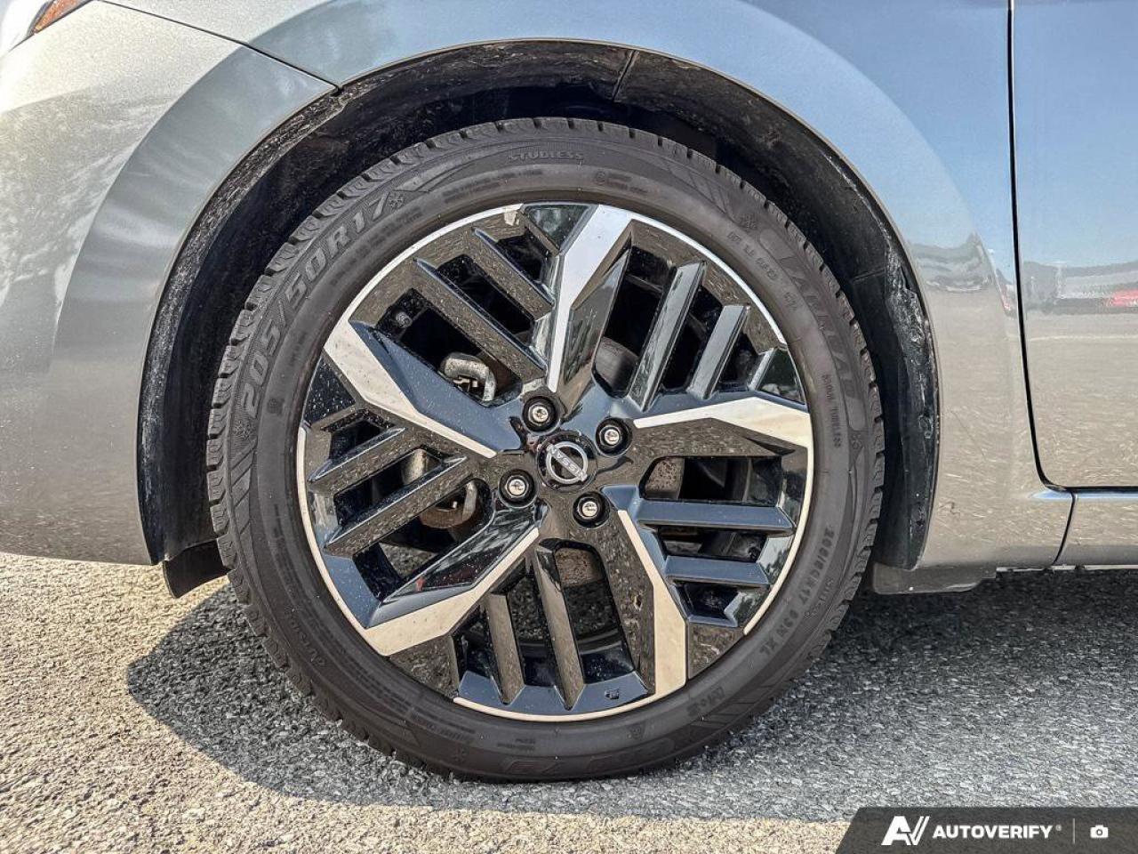 2023 Nissan Versa SR Photo