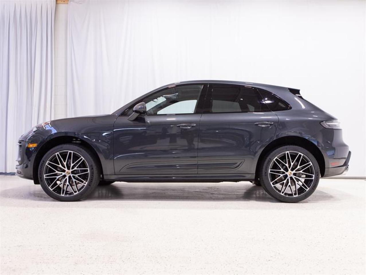 2026 Porsche Macan AWD Photo