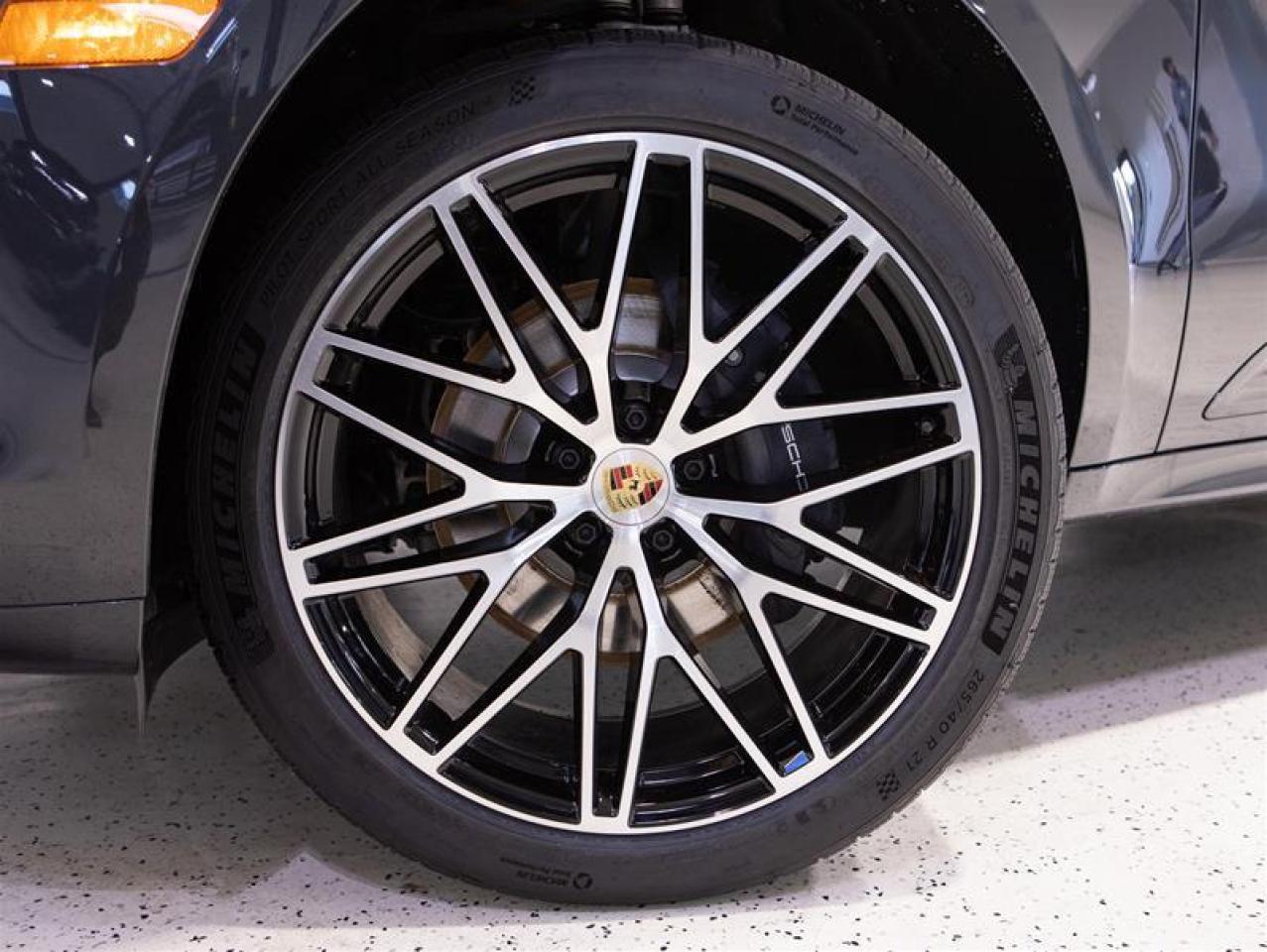 2026 Porsche Macan AWD Photo