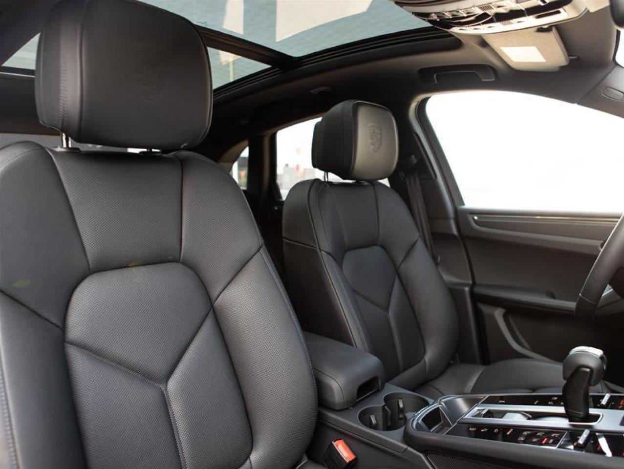 2026 Porsche Macan AWD Photo