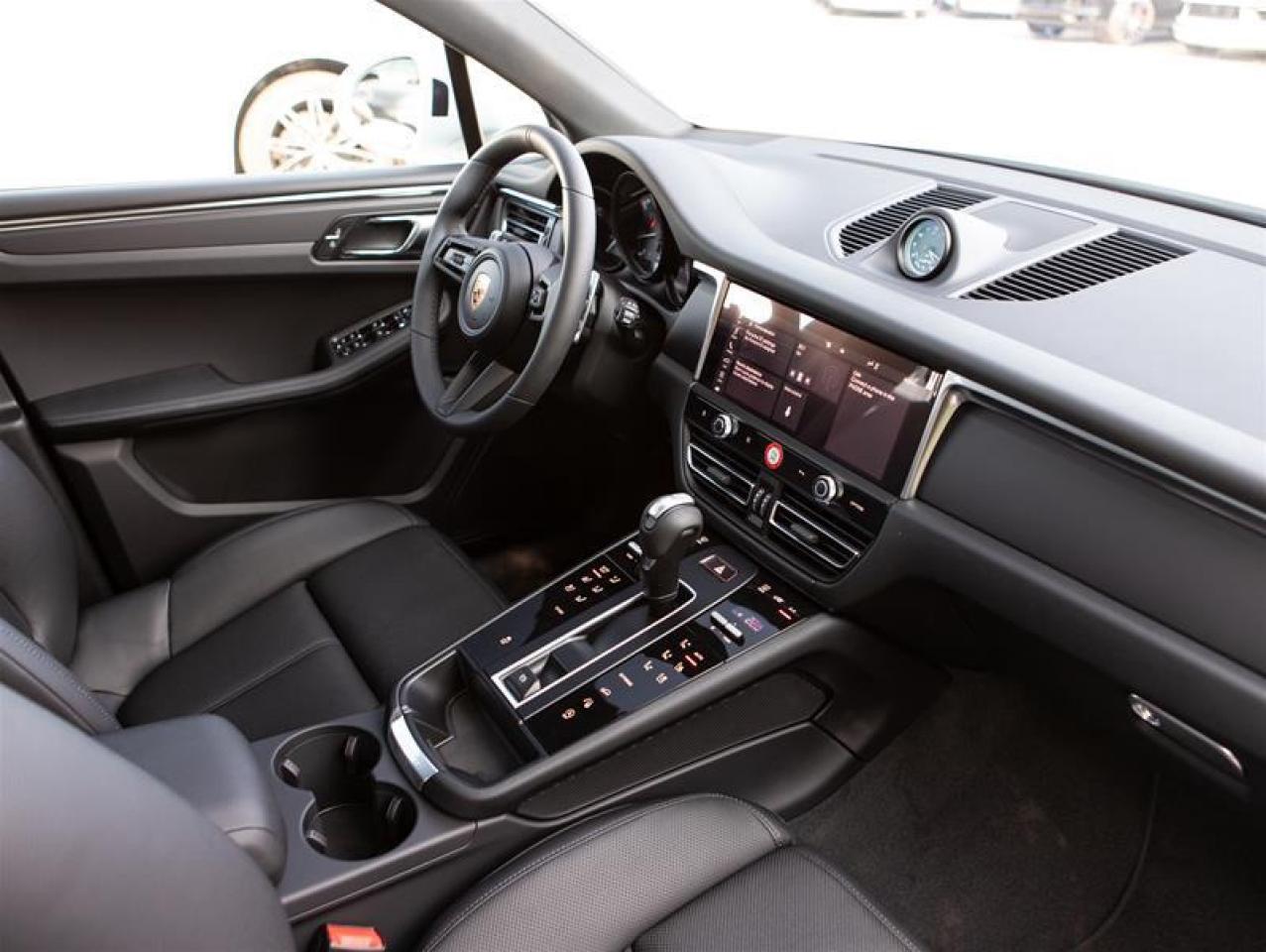 2026 Porsche Macan AWD Photo