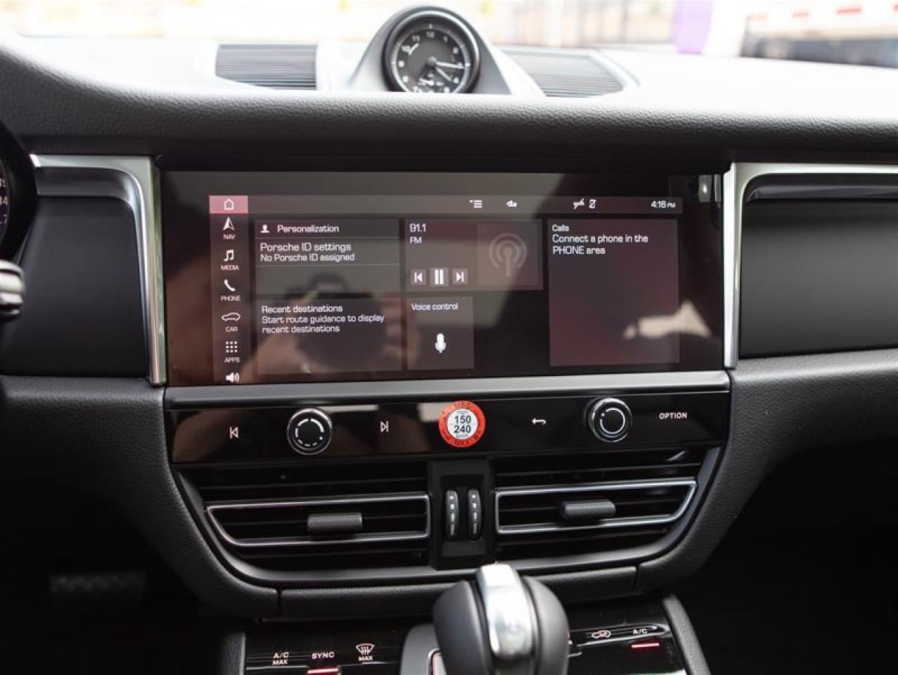 2026 Porsche Macan AWD Photo