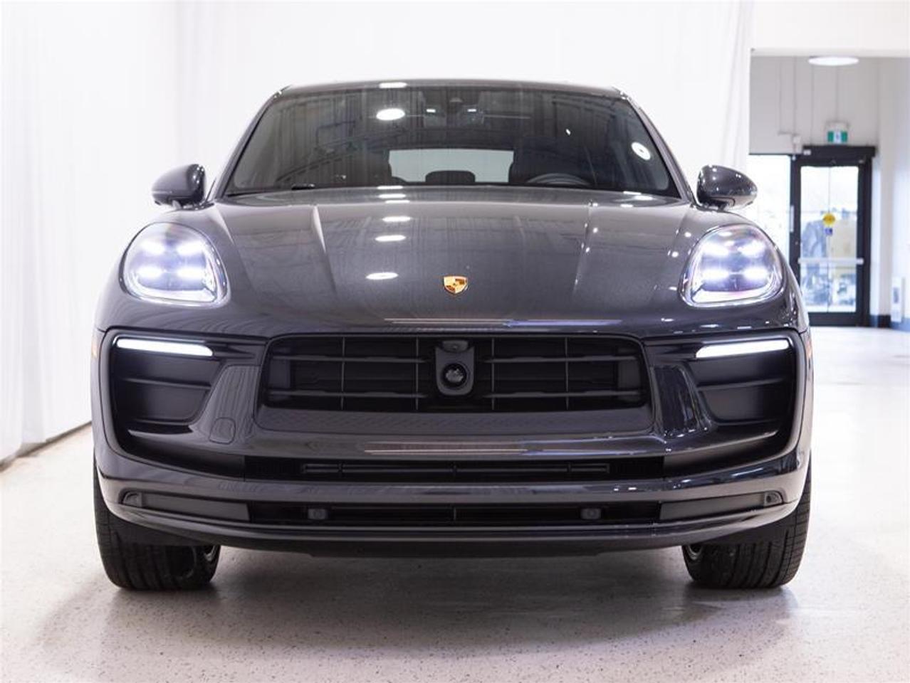 2026 Porsche Macan AWD Photo