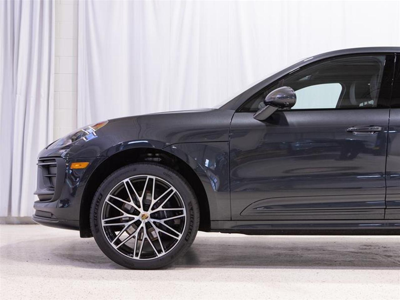 2026 Porsche Macan AWD Photo