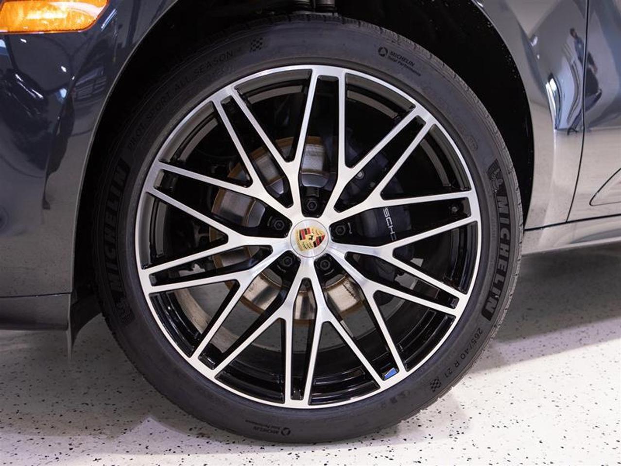 2026 Porsche Macan AWD Photo