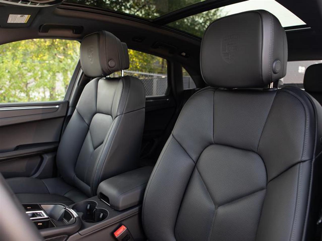 2026 Porsche Macan AWD Photo