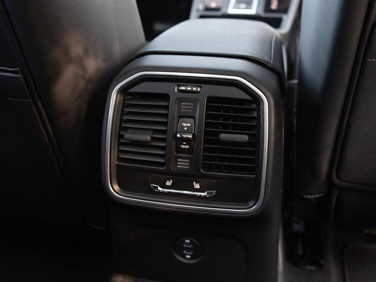 2026 Porsche Macan AWD Photo