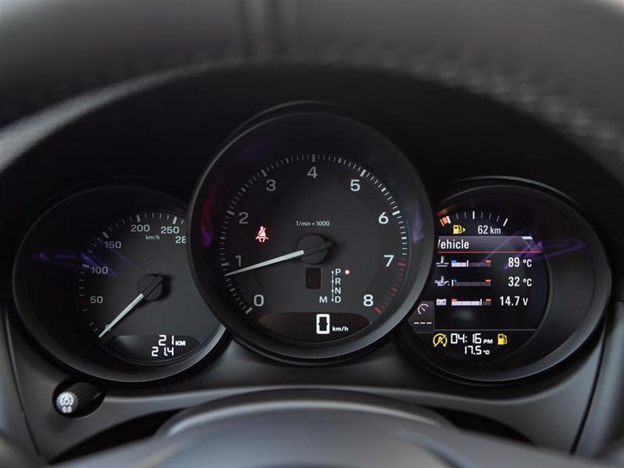 2026 Porsche Macan AWD Photo