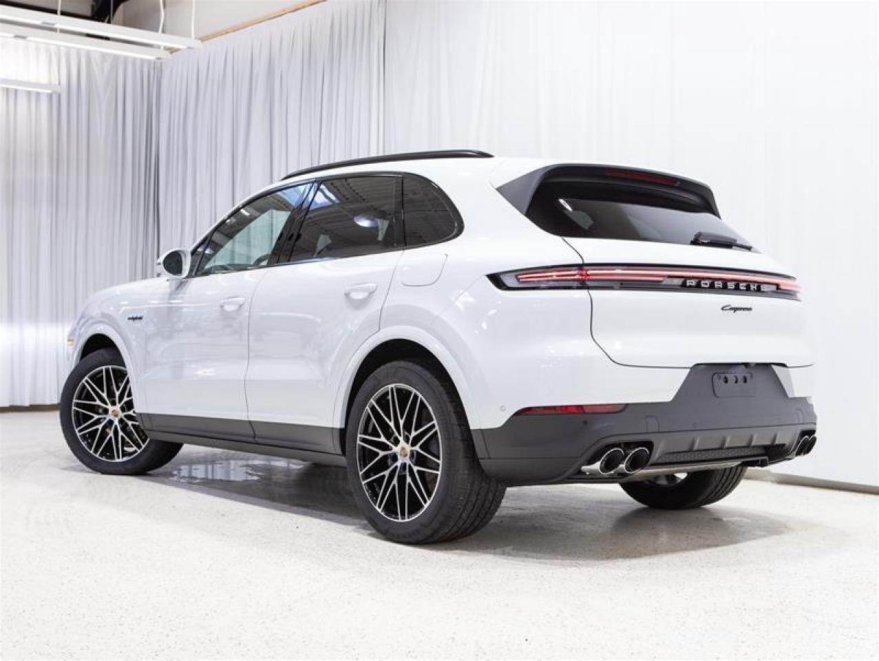 2026 Porsche Cayenne e-Hybrid AWD Photo