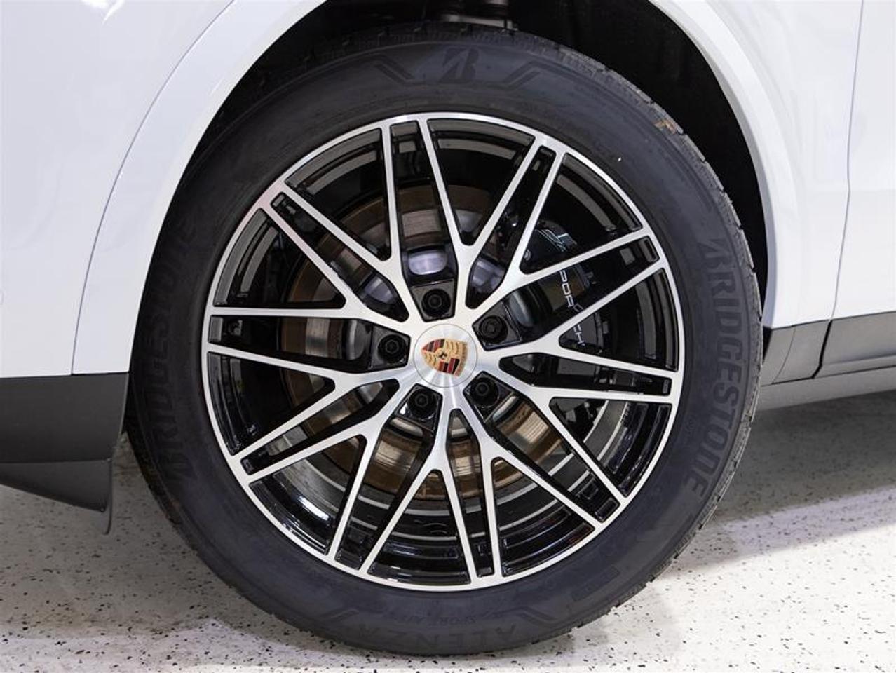 2026 Porsche Cayenne e-Hybrid AWD Photo