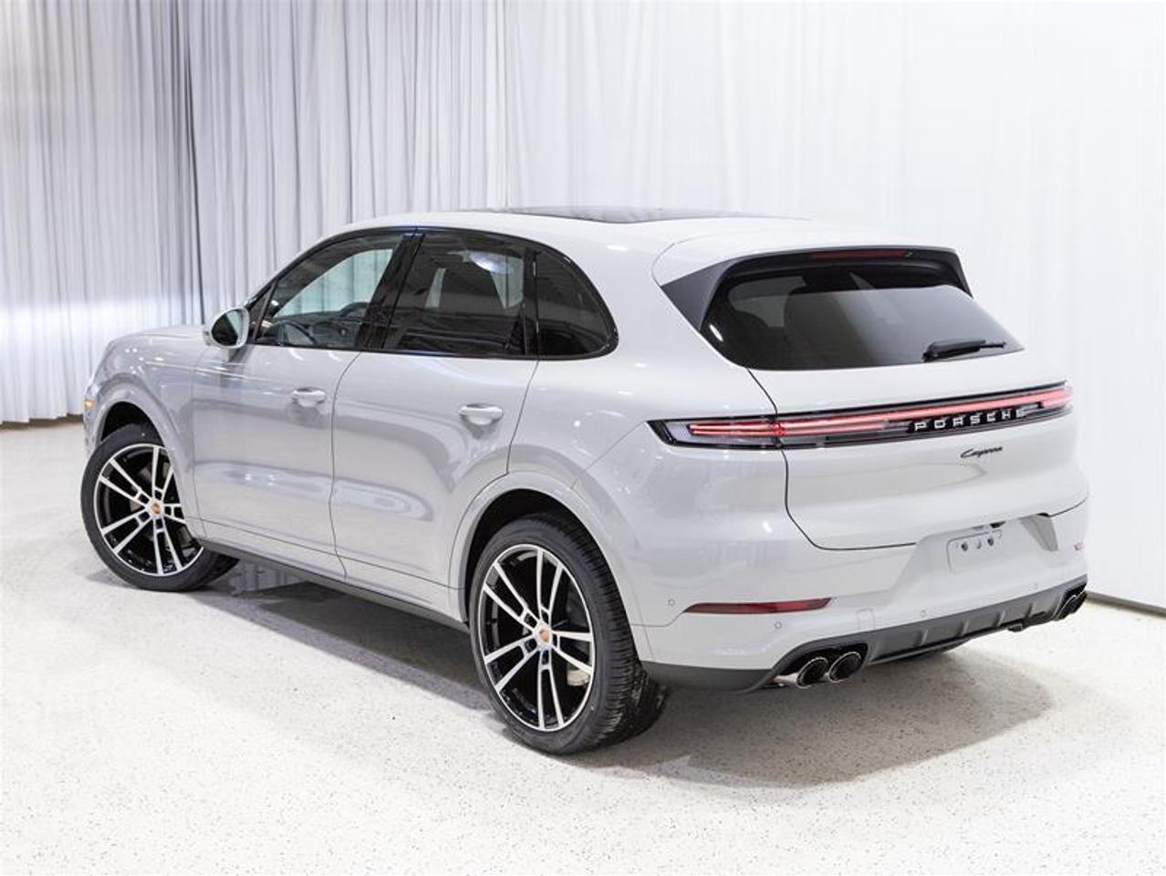 2026 Porsche Cayenne AWD Photo3