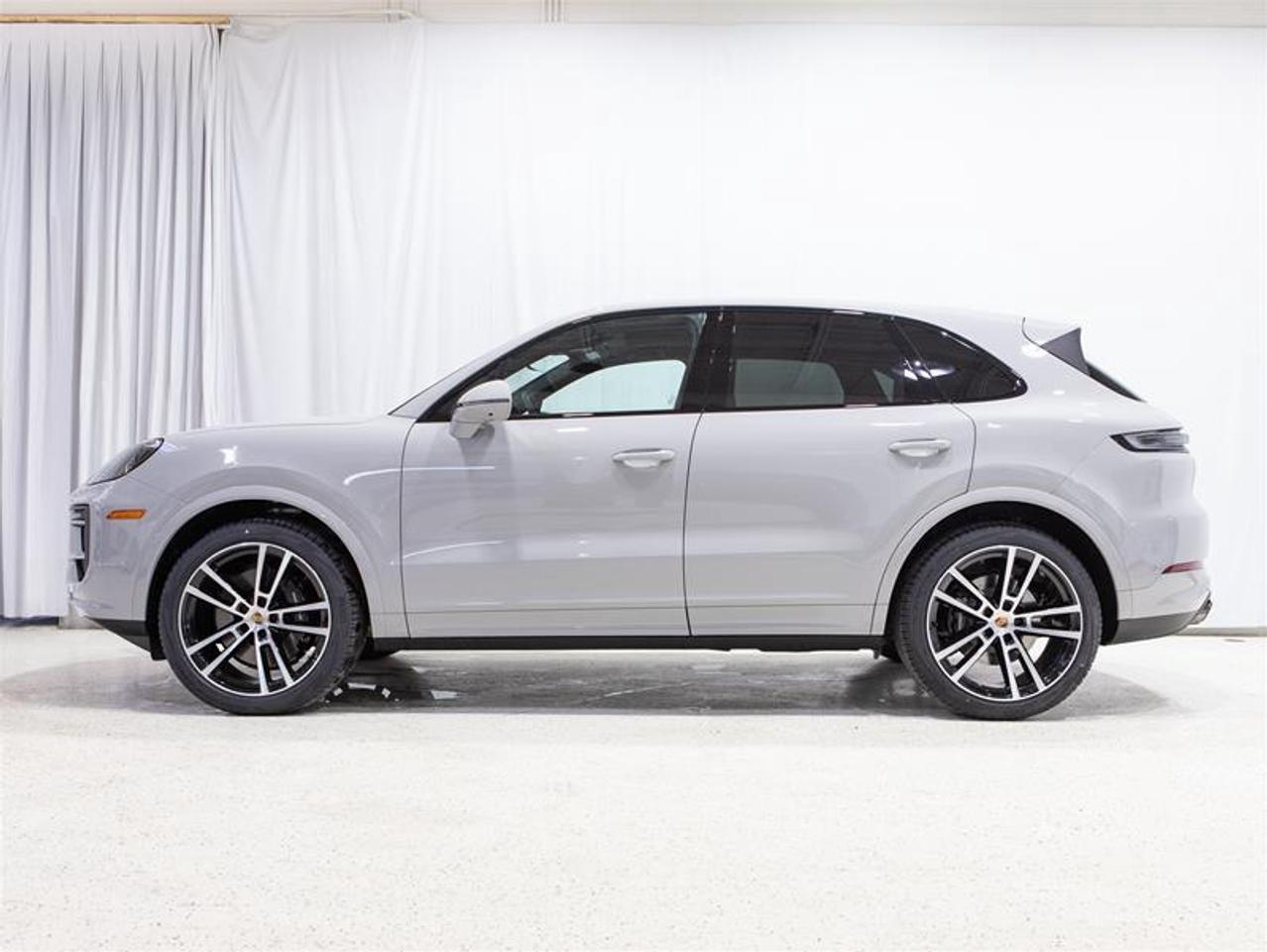 2026 Porsche Cayenne AWD Photo4