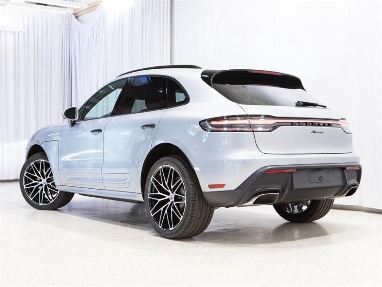 2026 Porsche Macan AWD Photo2