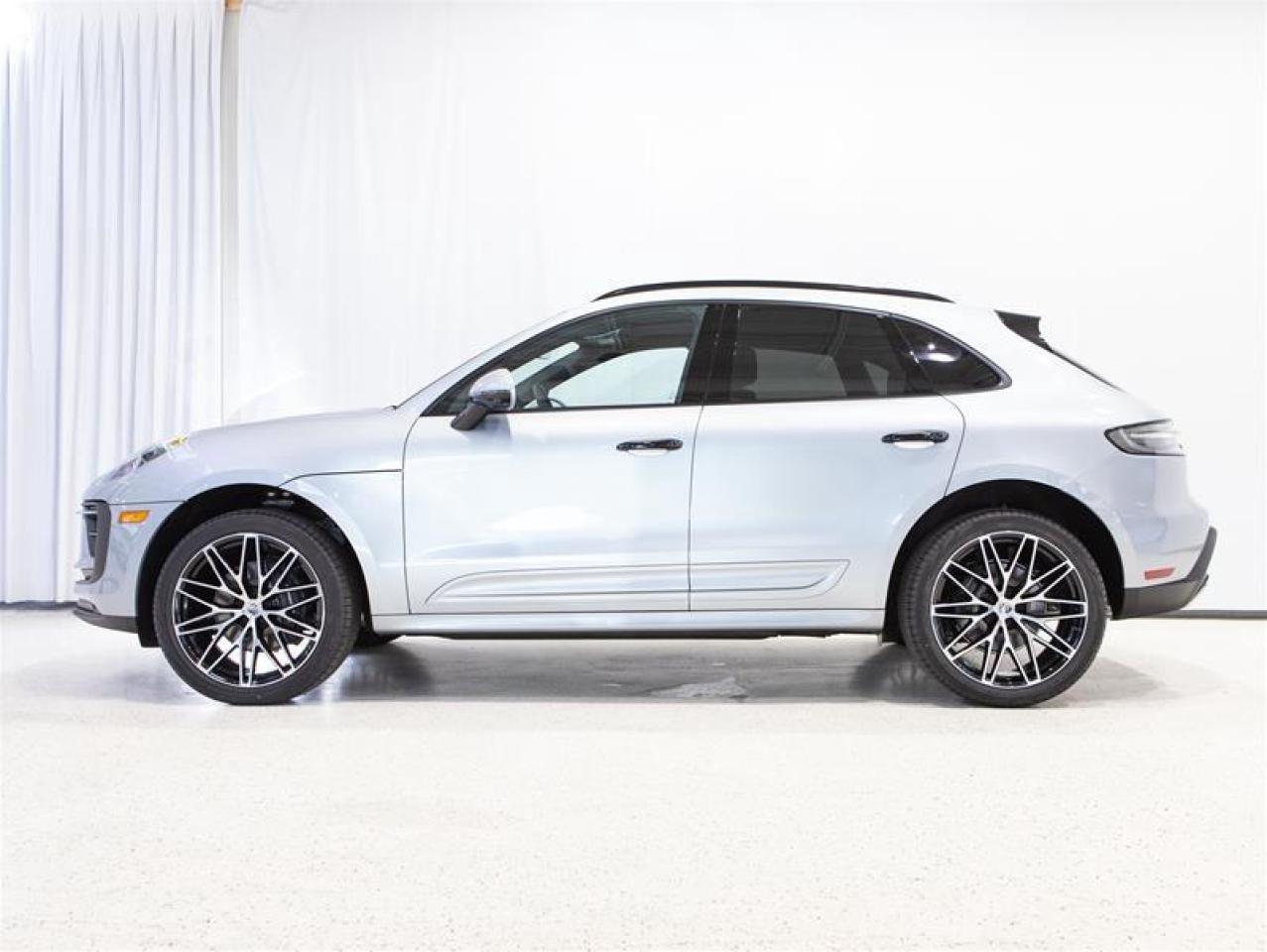 2026 Porsche Macan AWD Photo4