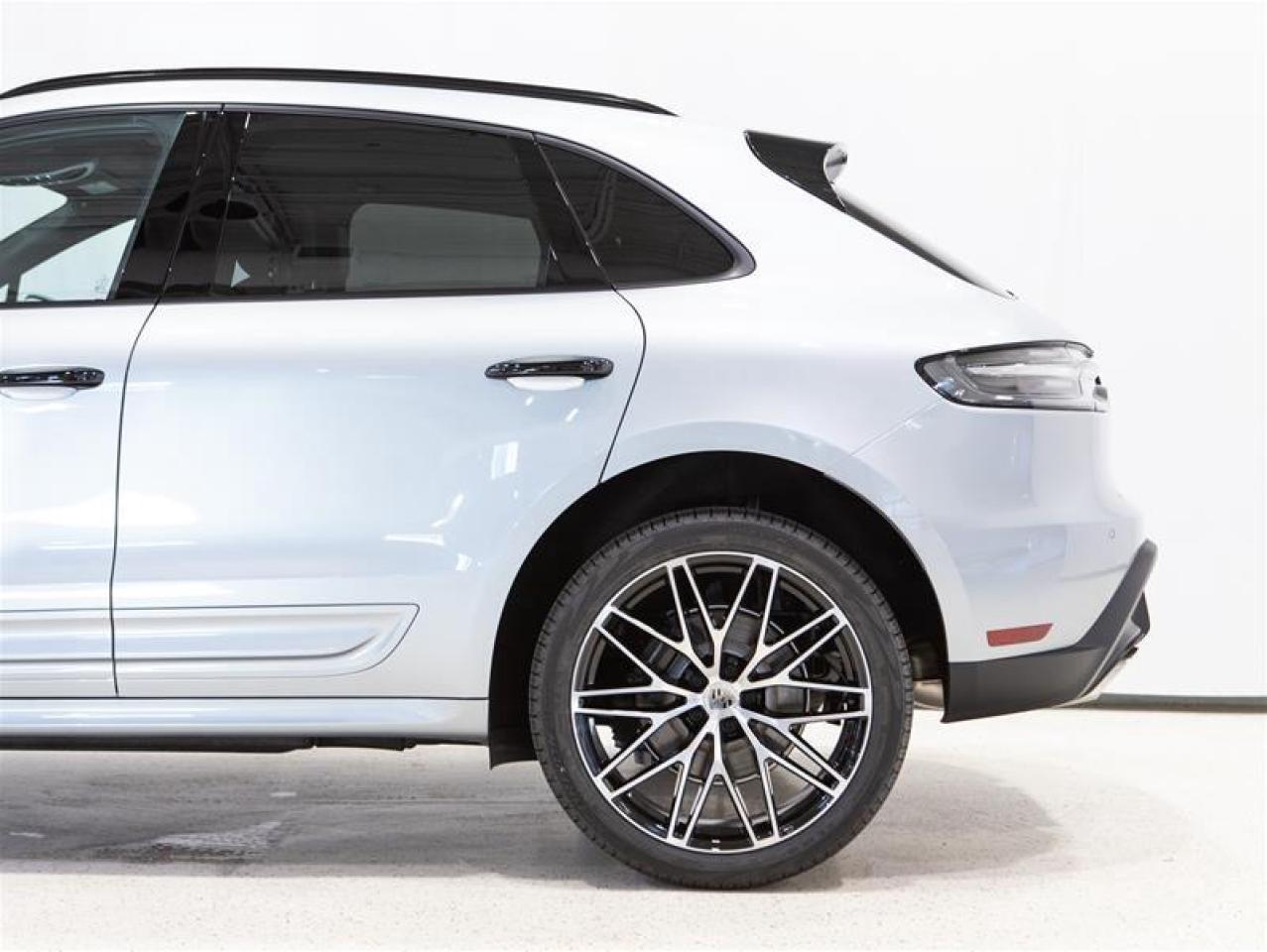 2026 Porsche Macan AWD Photo