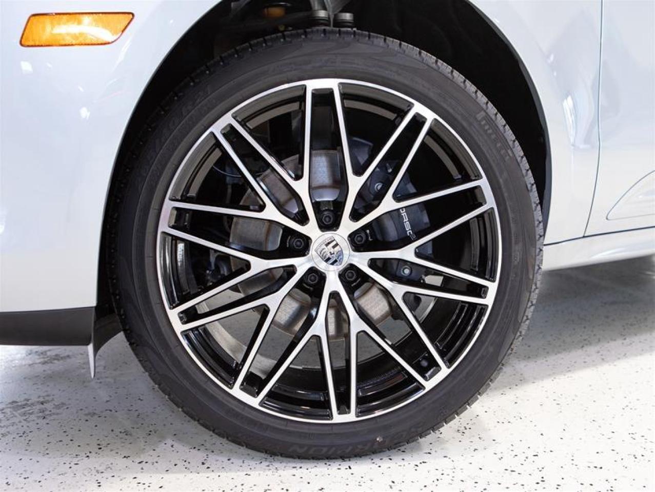 2026 Porsche Macan AWD Photo