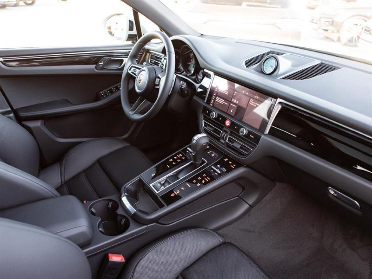 2026 Porsche Macan AWD Photo