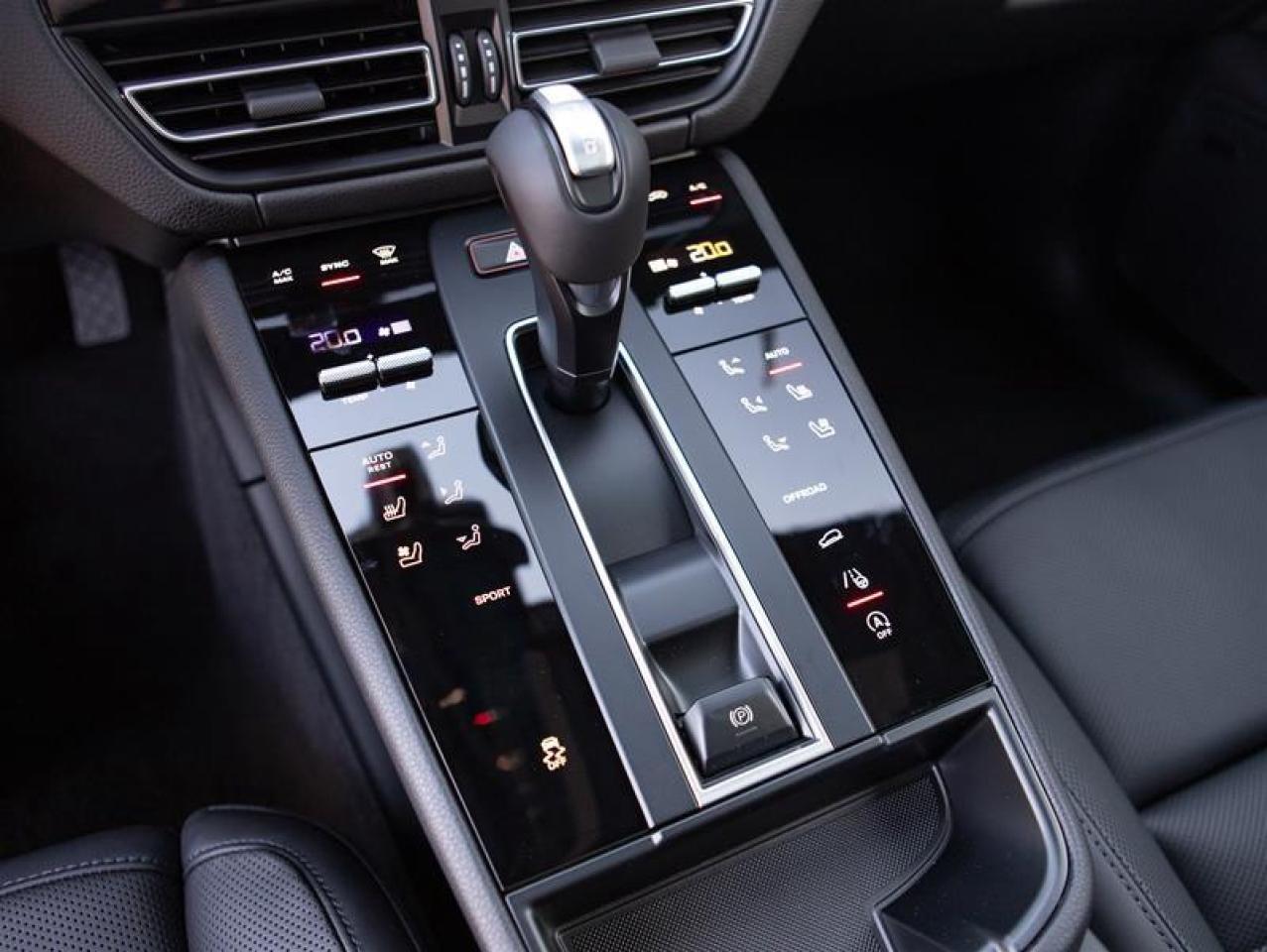 2026 Porsche Macan AWD Photo