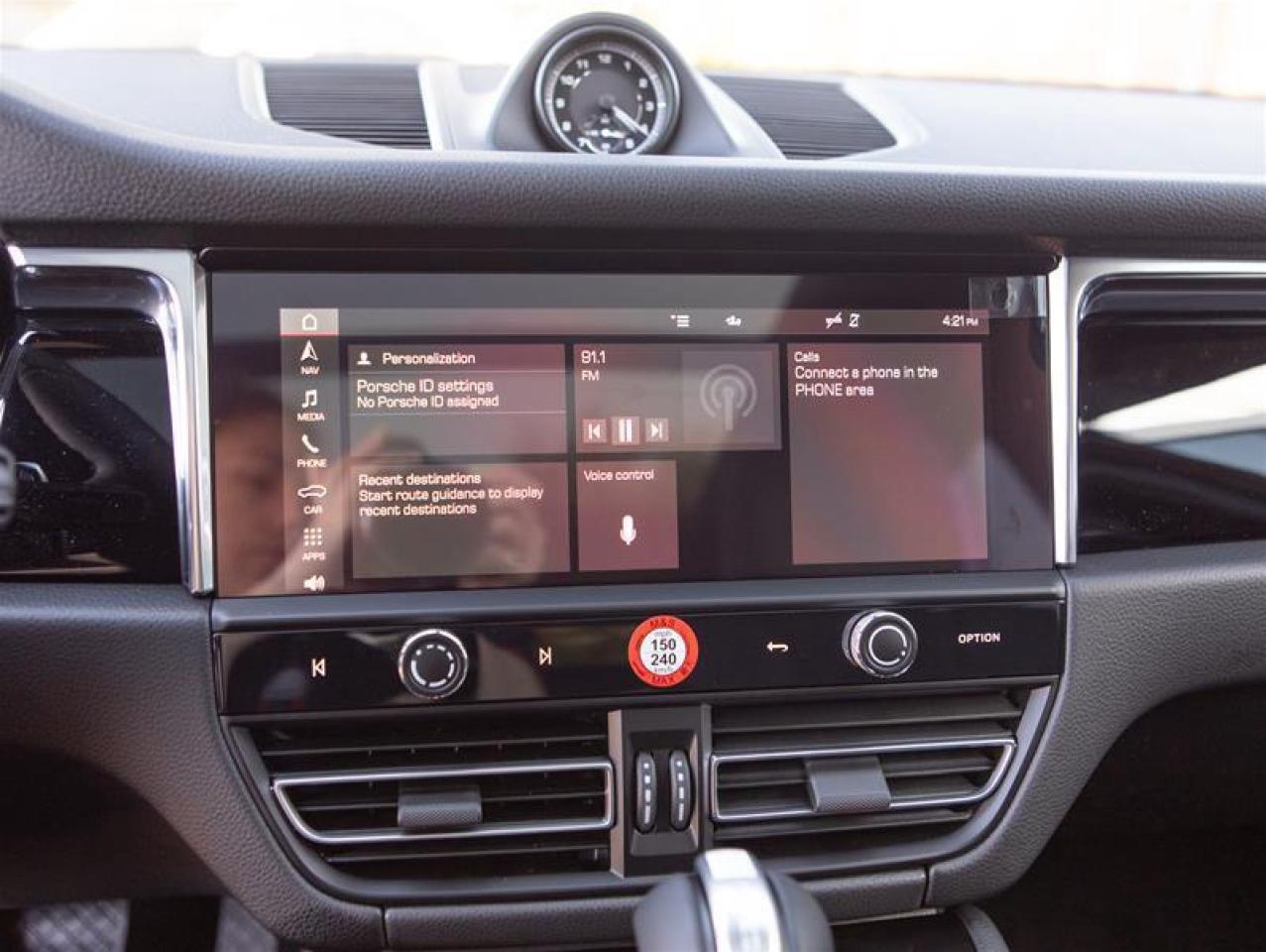 2026 Porsche Macan AWD Photo