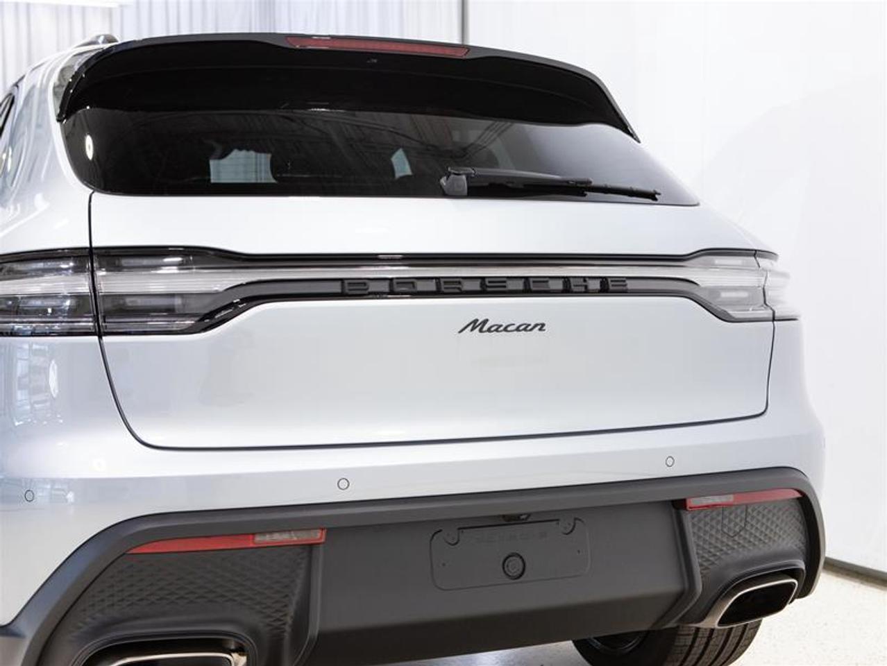 2026 Porsche Macan AWD Photo