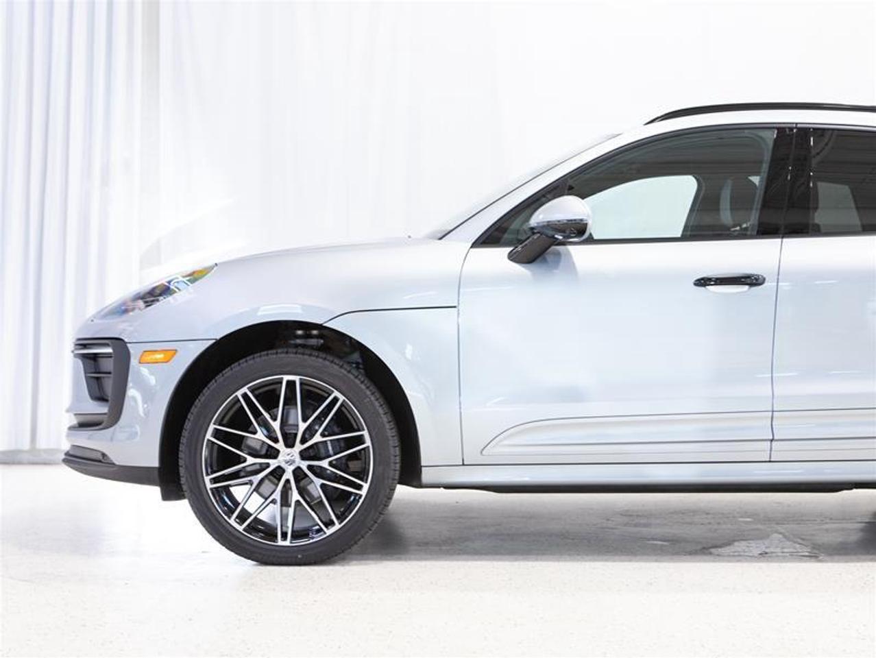 2026 Porsche Macan AWD Photo