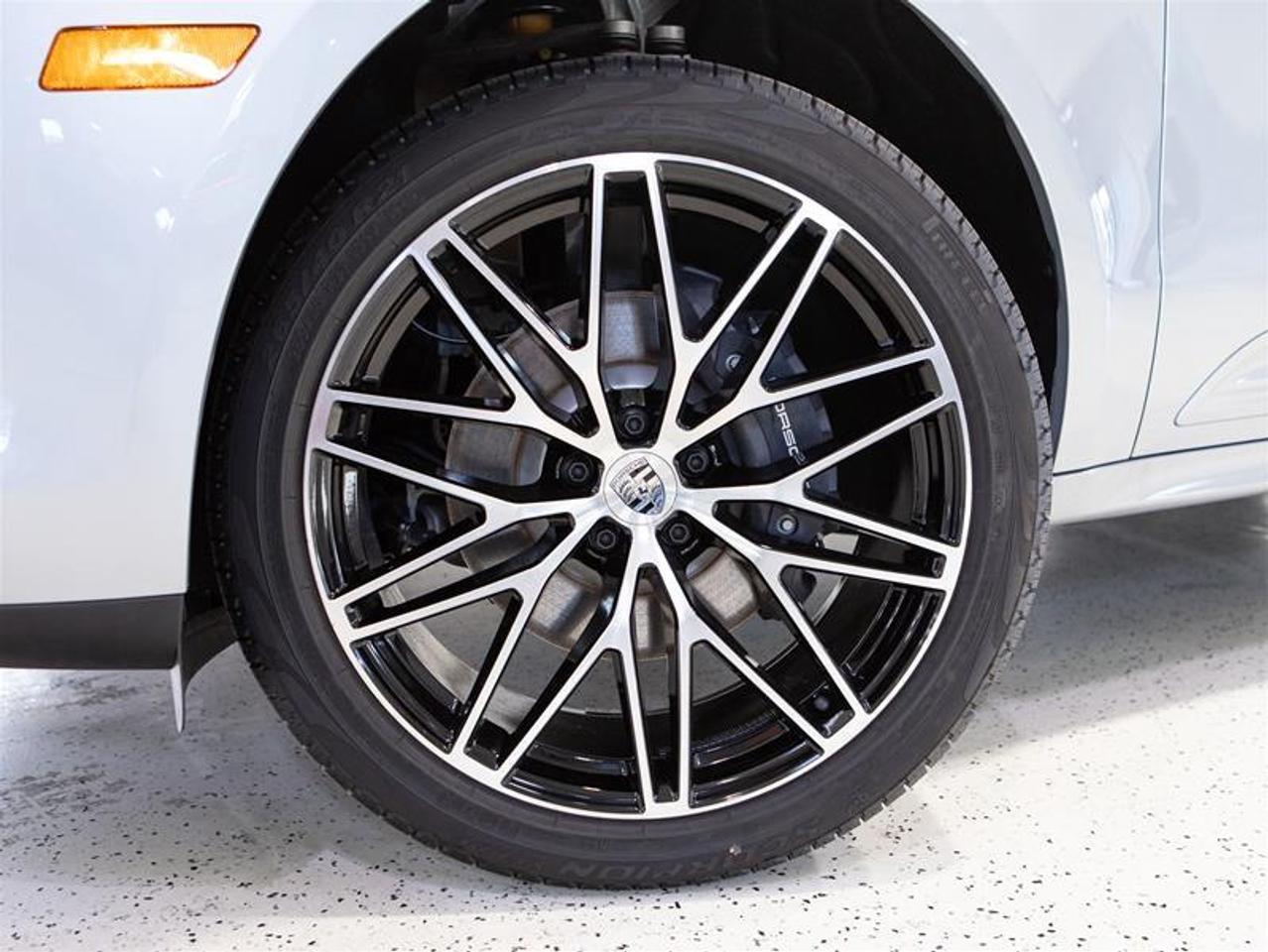 2026 Porsche Macan AWD Photo