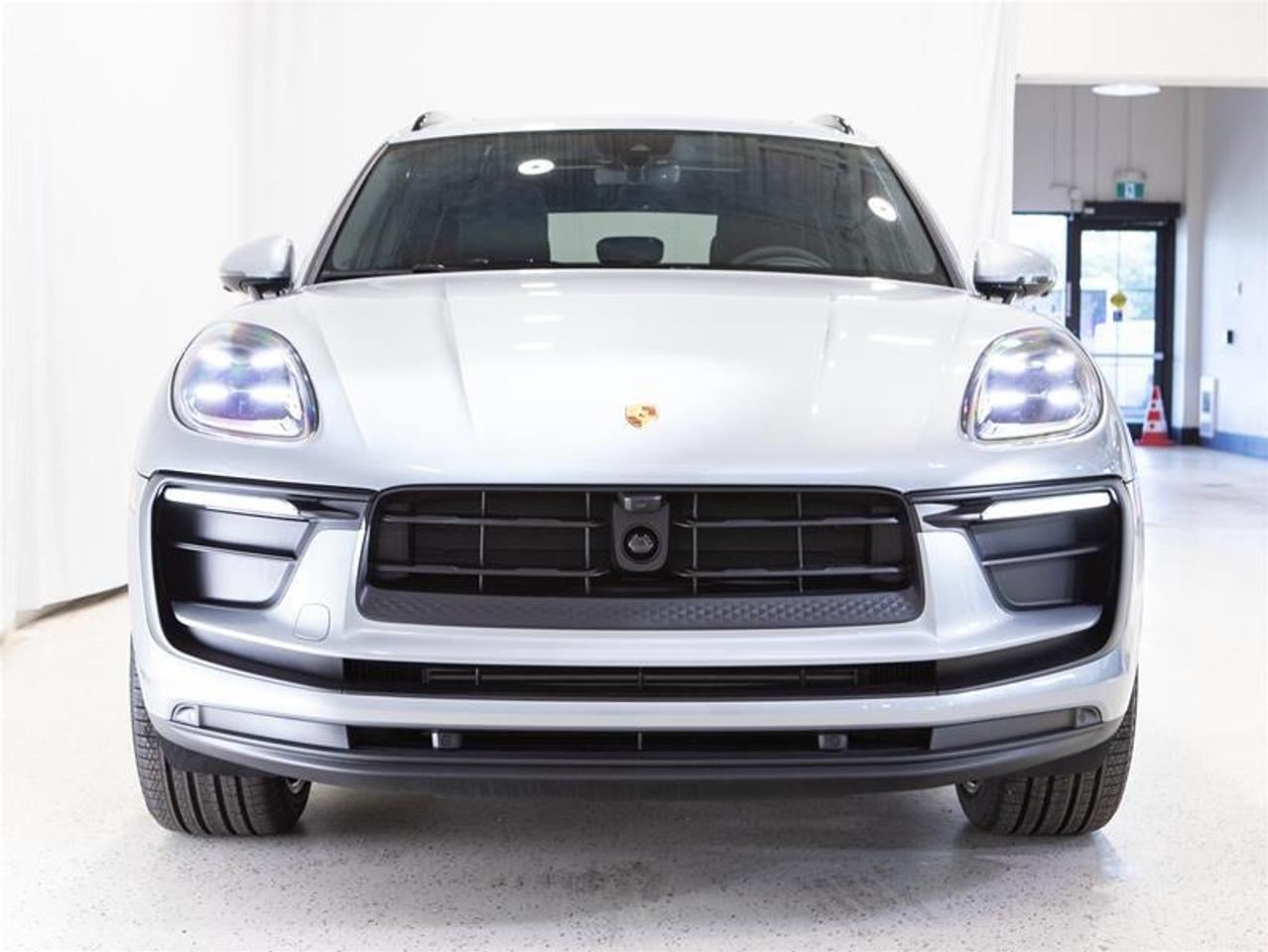 2026 Porsche Macan AWD Photo