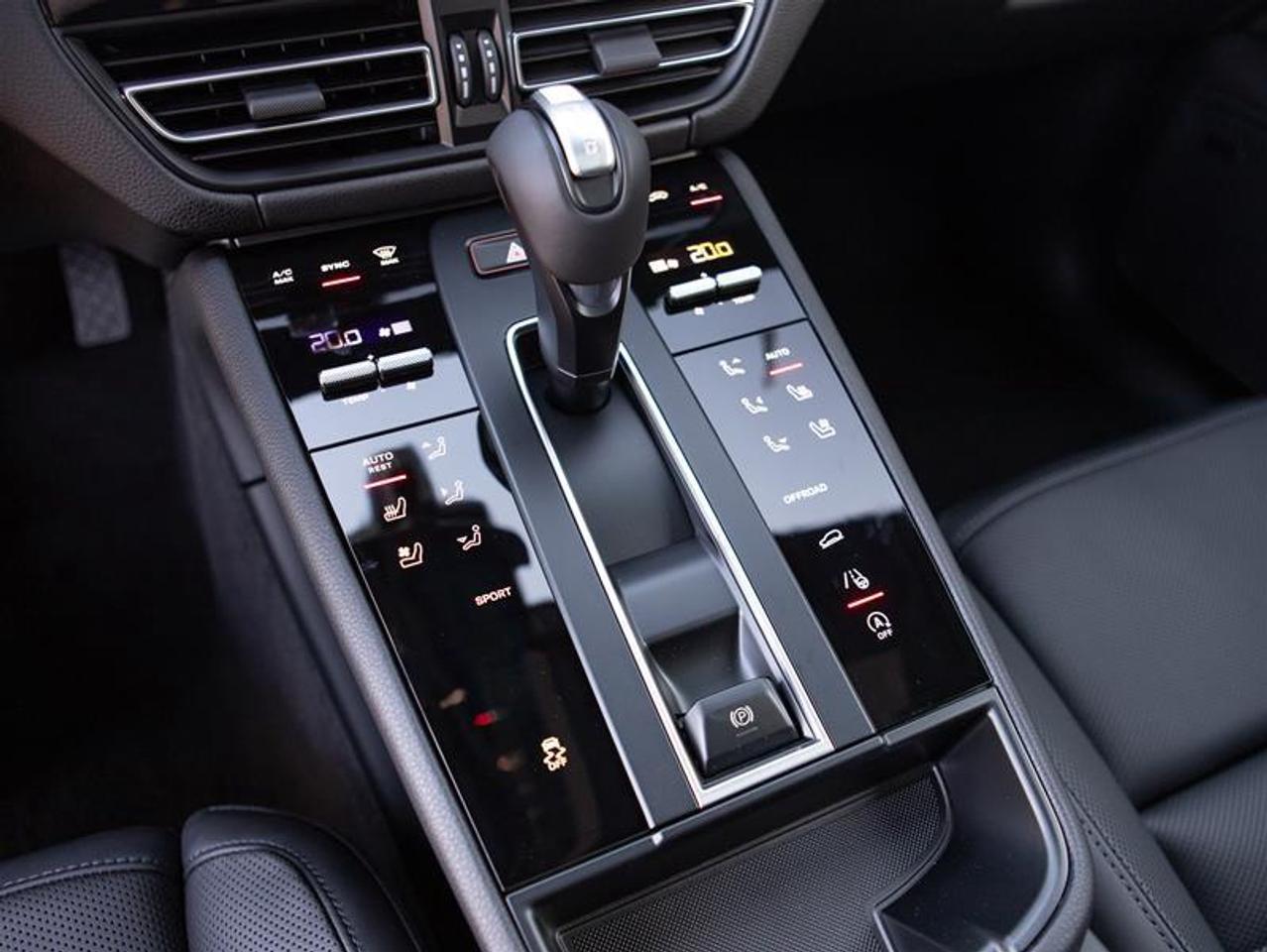 2026 Porsche Macan AWD Photo