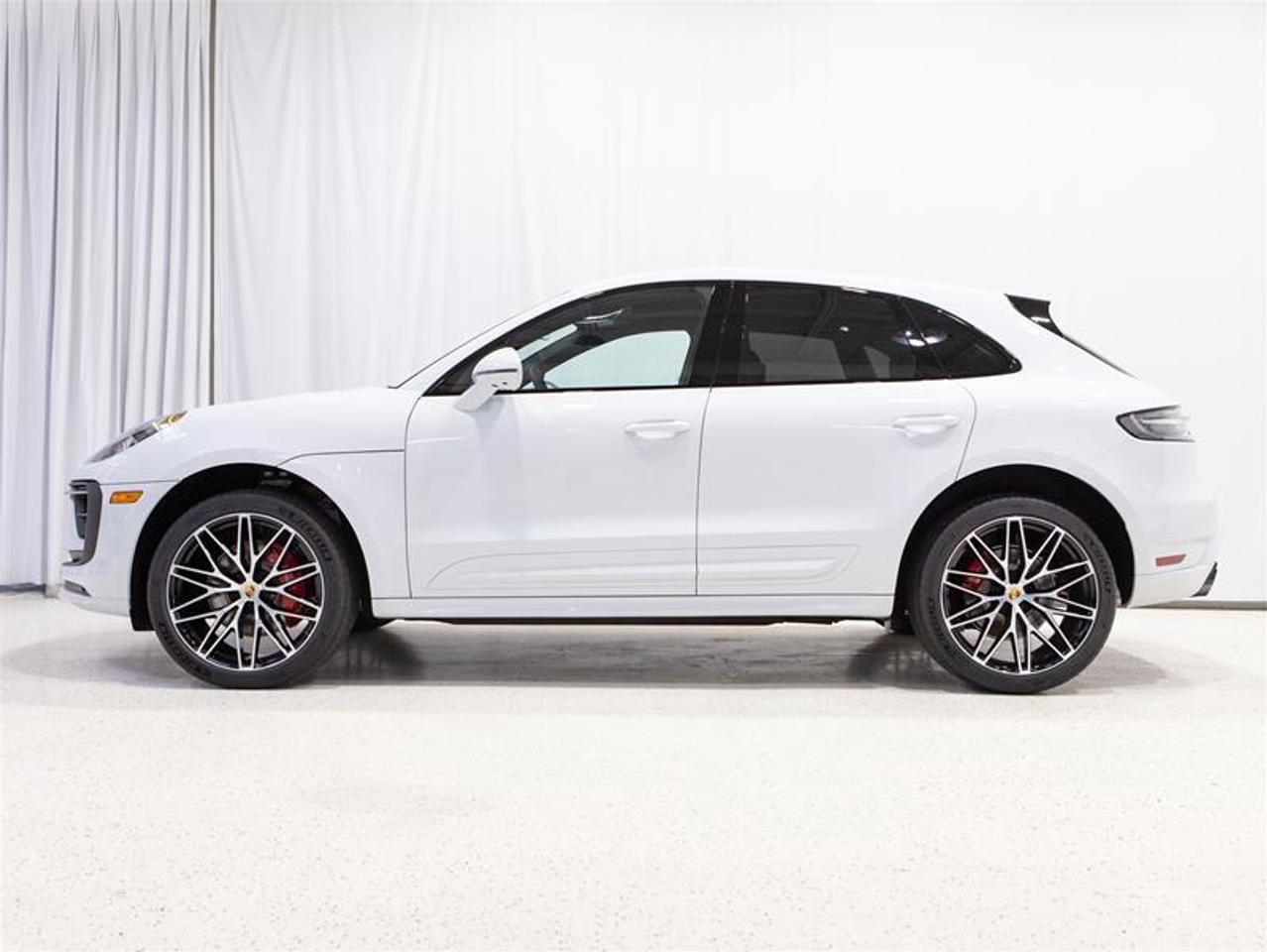 2026 Porsche Macan S AWD Photo4