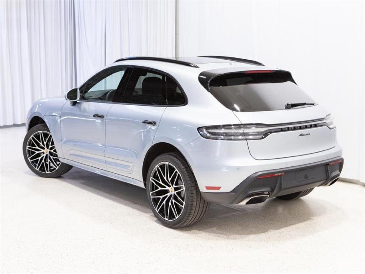 2026 Porsche Macan AWD Photo3