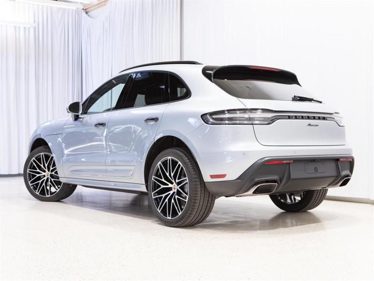 2026 Porsche Macan AWD Photo