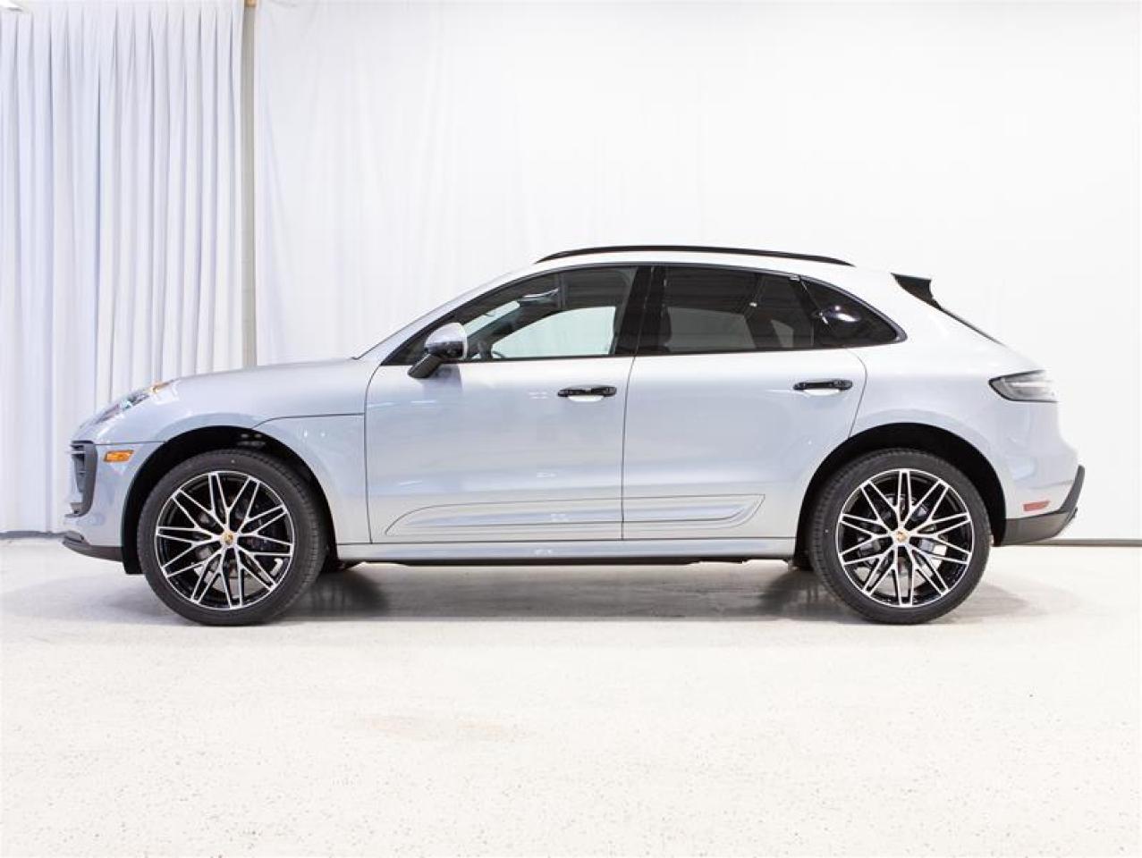 2026 Porsche Macan AWD Photo