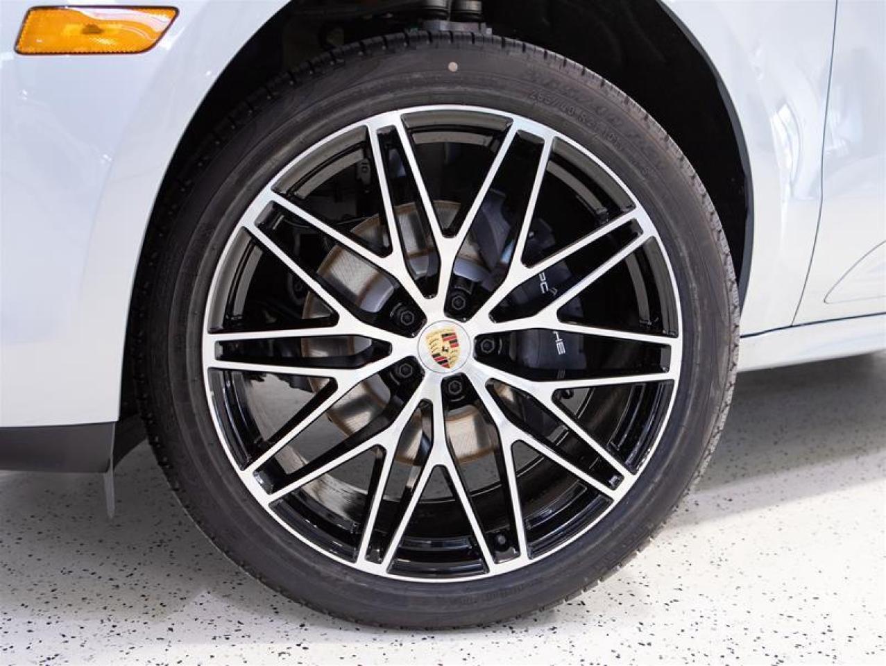 2026 Porsche Macan AWD Photo