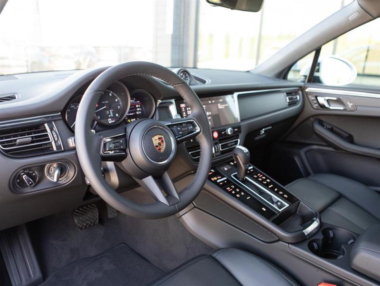 2026 Porsche Macan AWD Photo