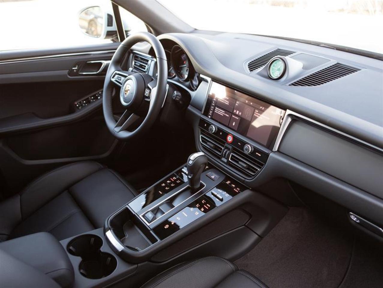 2026 Porsche Macan AWD Photo