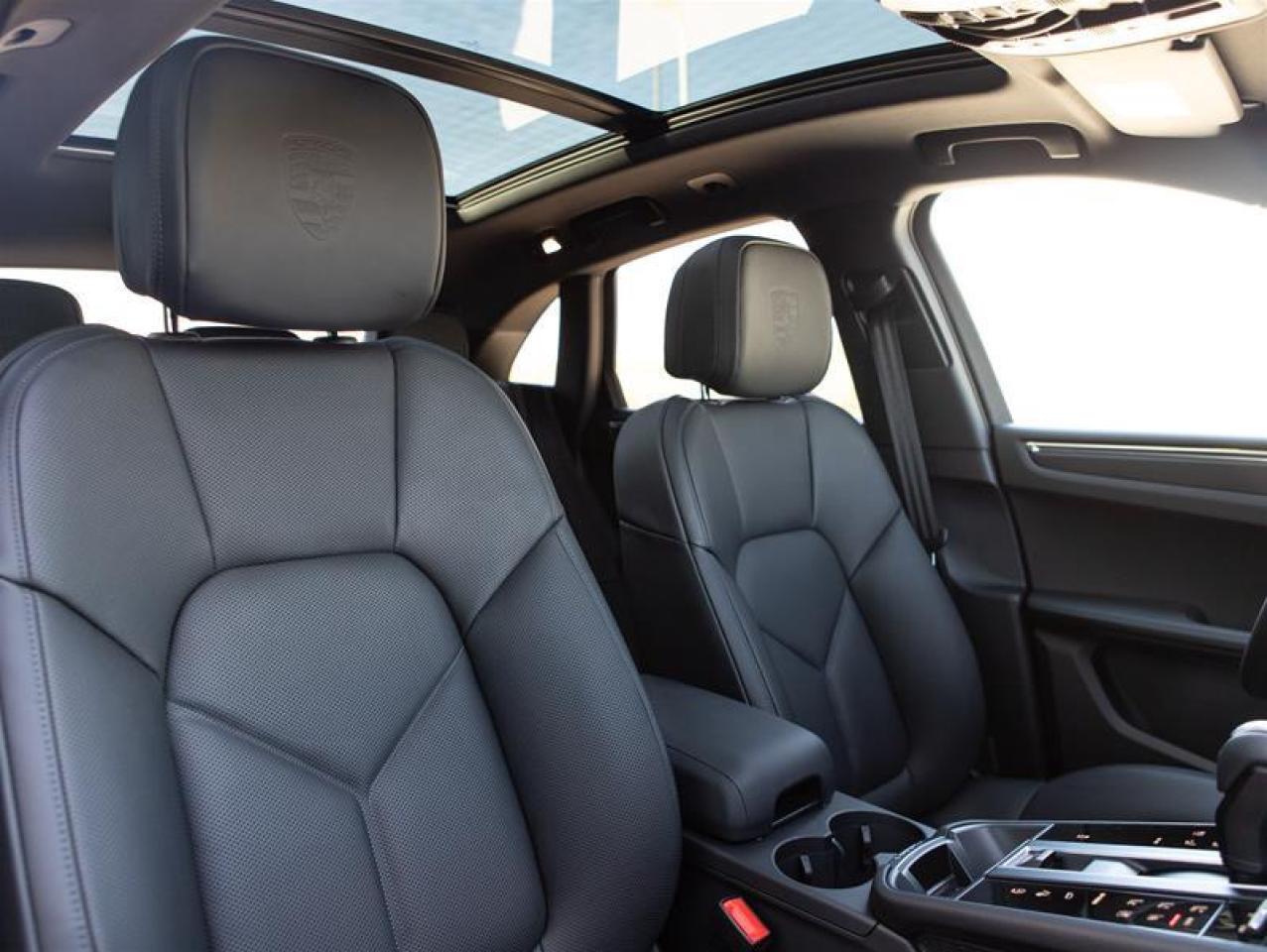 2026 Porsche Macan AWD Photo