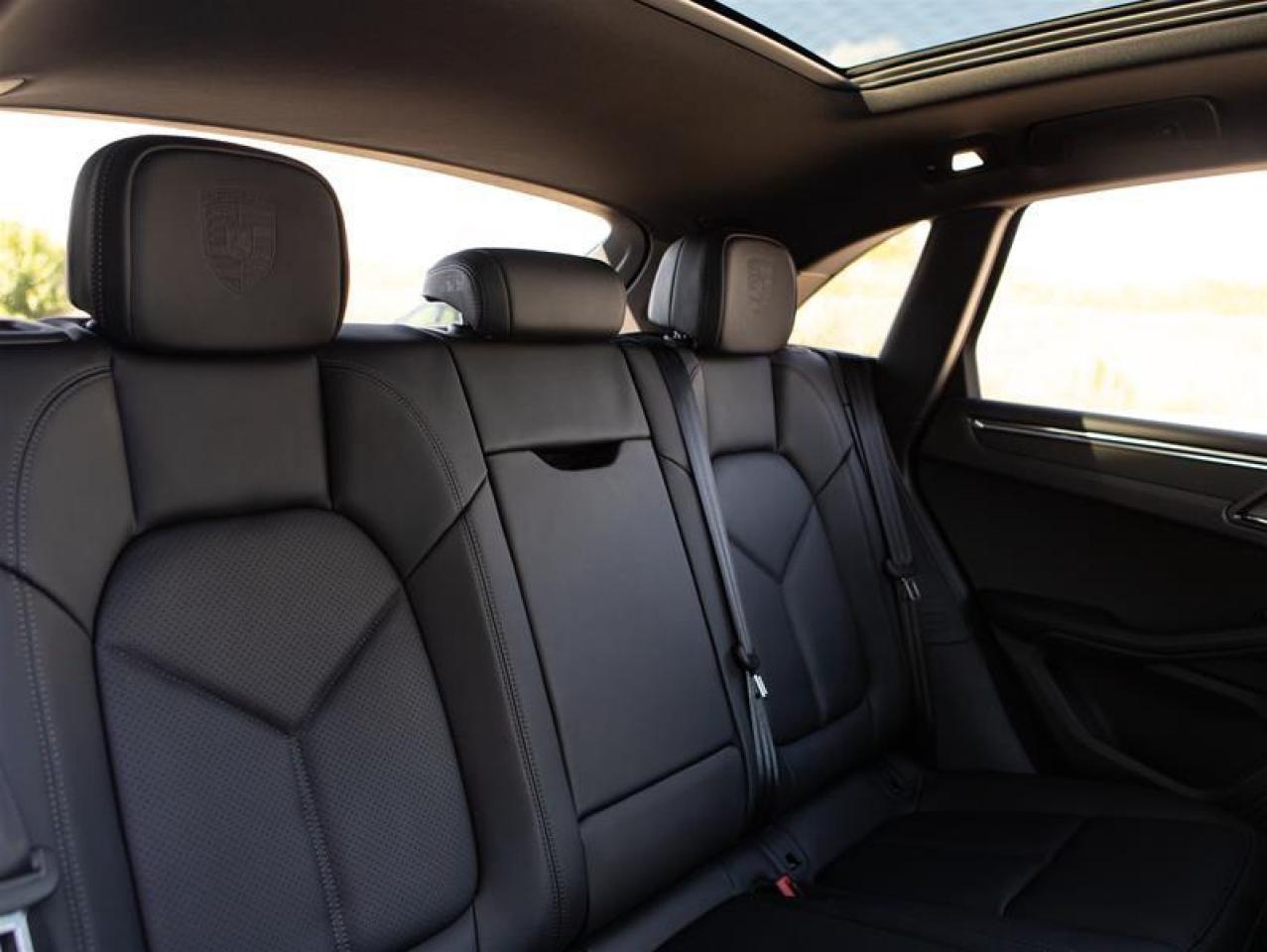 2026 Porsche Macan AWD Photo