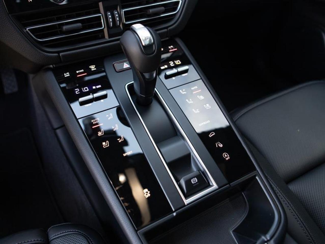 2026 Porsche Macan AWD Photo