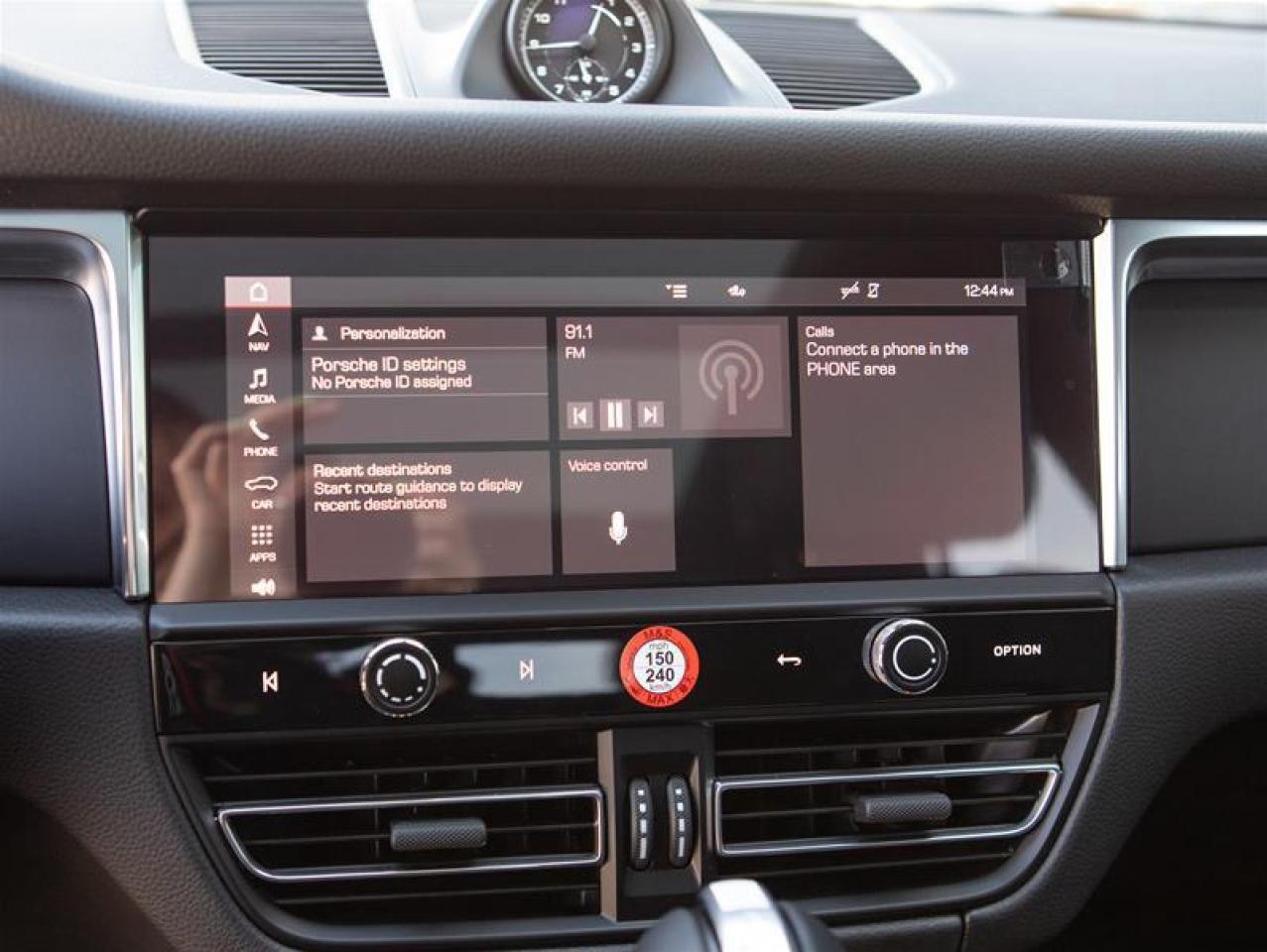 2026 Porsche Macan AWD Photo